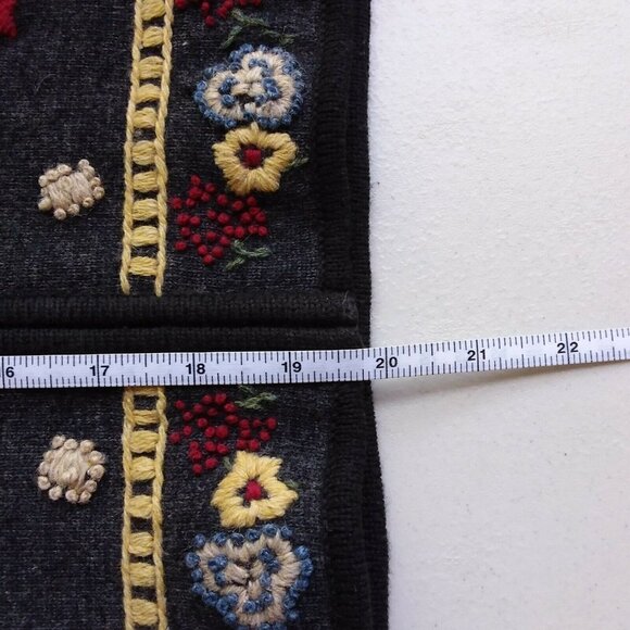 Woolrich VTG Women's Wool Blend Cropped Full-Zip Embroidered Vest - Picture 4 of 7